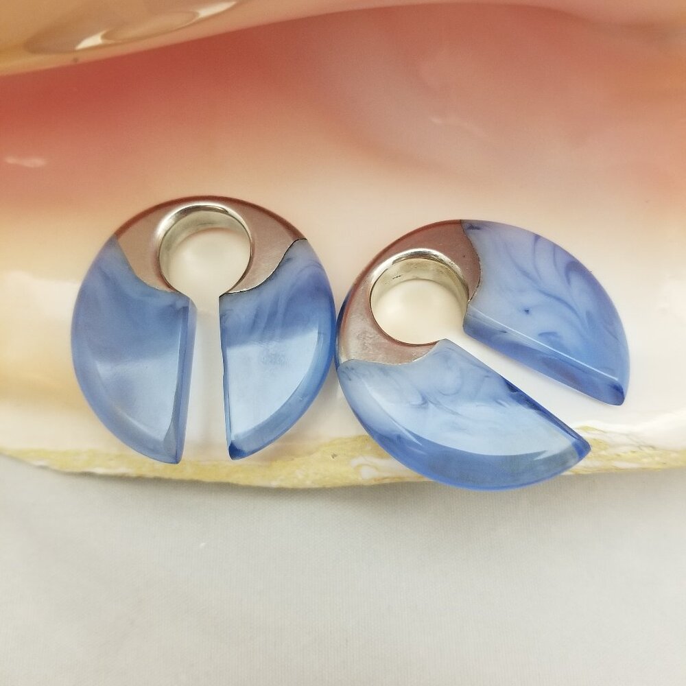 White brass blue epoxy ear weights circular hangers jewelry light NWT